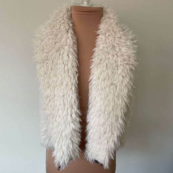 Anthropologie Saturday Sunday Ivory Faux Fur Cropped Zip Hem Mixed Media Vest S - Picture 2 of 9